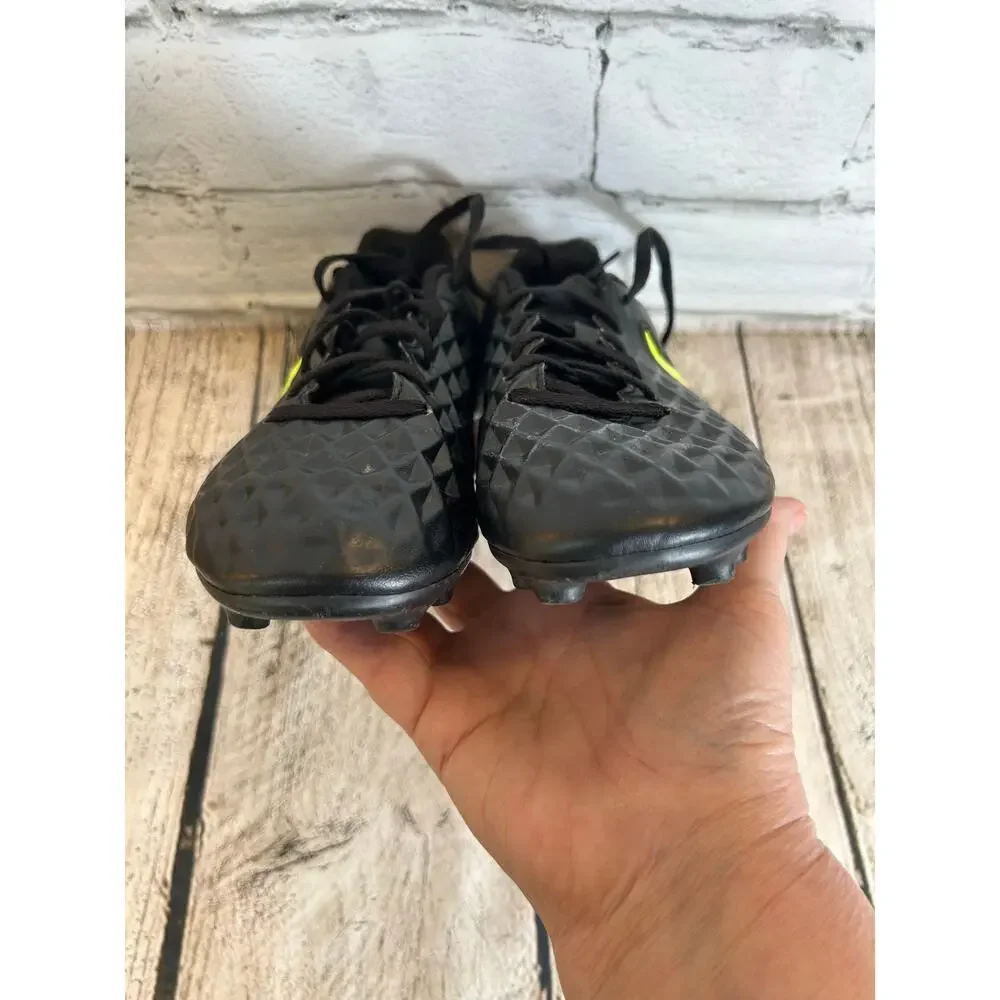 NIKE Kids Unisex Tiempo Legend 8 Football/Soccer Cleats / Size: 3Y